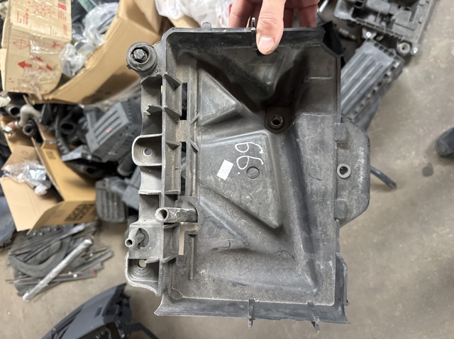 Кріплення / підставка акумулятора 6R0915331 VAG