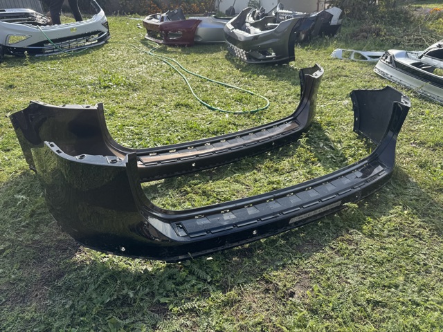 Буфер (бампер) задній 7P6807421B VAG