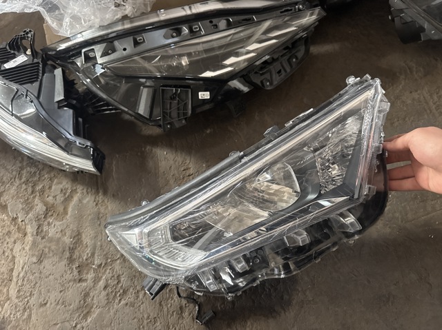 Фара передня права 8114542842 TOYOTA