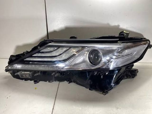 Блок фара ліва 8118533D70 TOYOTA