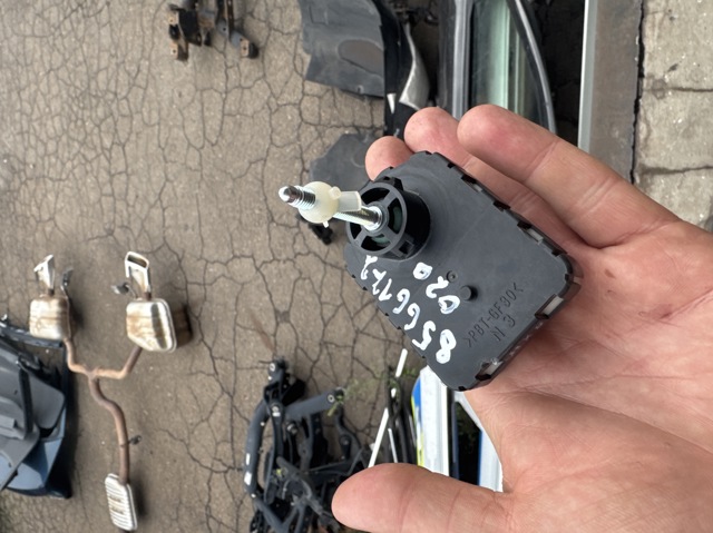Двигун корректора фари 8566122020 TOYOTA