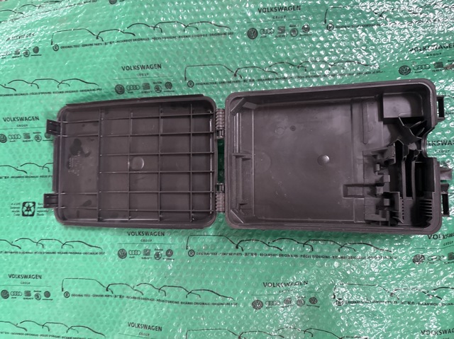 Корпус блоку запобіжників 8D0927355A VAG