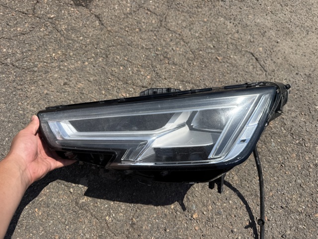 Фара 8W0941033B VAG
