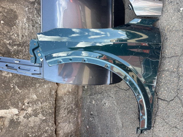 Переднє ліве крило F31016RAMA NISSAN