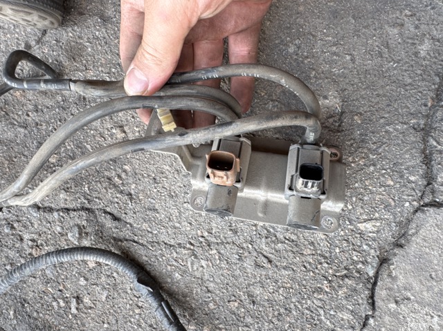 Клапан соленоїд регулювання заслонки EGR LF8218740 MAZDA