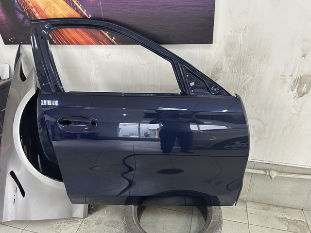 Дверка передня права 41008497442 BMW