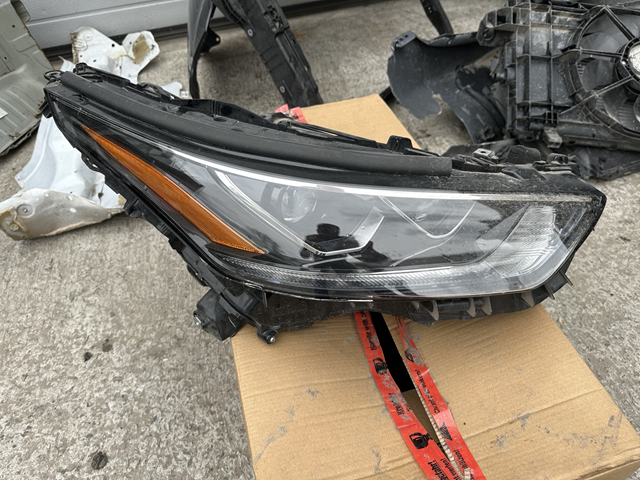 Фара правая 811100E521 TOYOTA