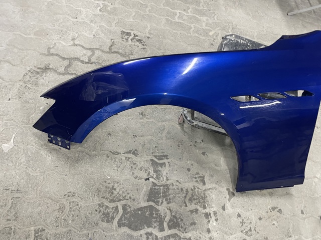 Переднє ліве крило 673002041 MASERATI