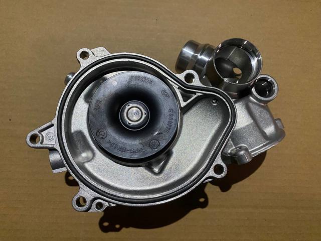 Насос охолодження 11517586779 BMW