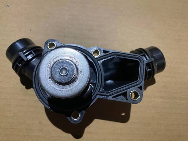 Корпус термостата в зборі 11531437040 BMW