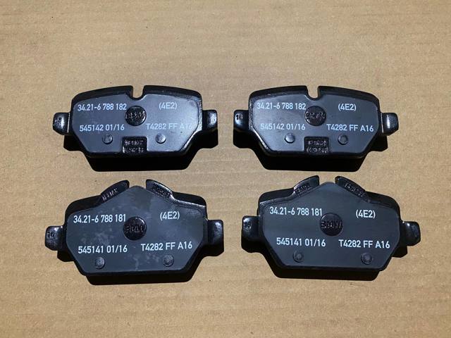 Комплект задніх колодок 34216788183 BMW