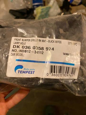 Заглушка, решітка протитуманних фар бампера переднього, права 360358974 TEMPEST