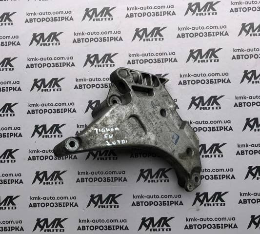 Кронштейн подушки (опори) двигуна, правої 03L199207 VAG