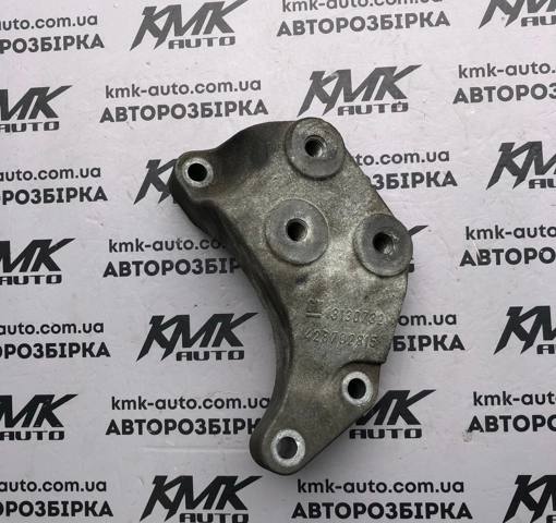 Кронштейн подушки (опори) двигуна, лівої 13130732 GM