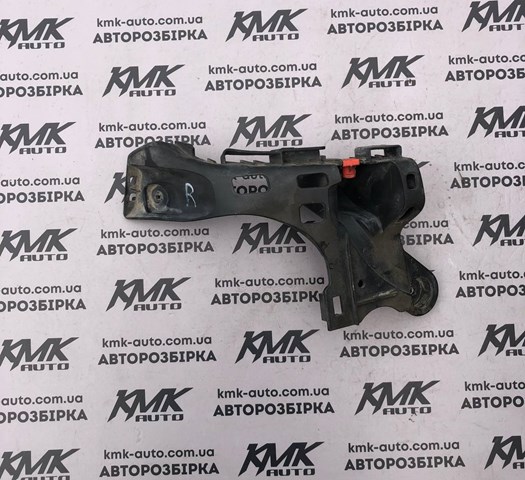 Кронштейн бампера заднього, правий 13143107 GM