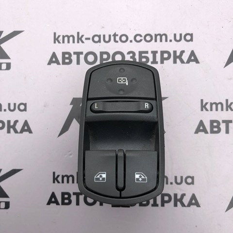 Кнопковий блок керування склопідіймачами передній правий 13258521 GM