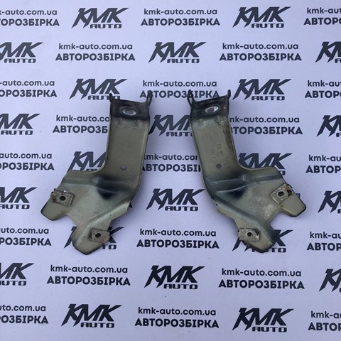 Кронштейн кріплення крила переднього лівого, передній 13299369 GM