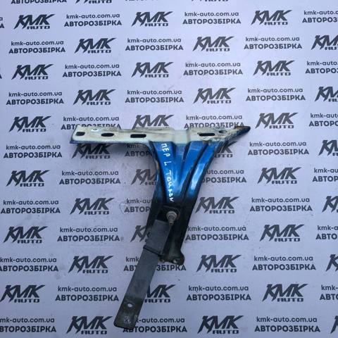 Кронштейн кріплення крила переднього лівого, передній 1T0821135 VAG