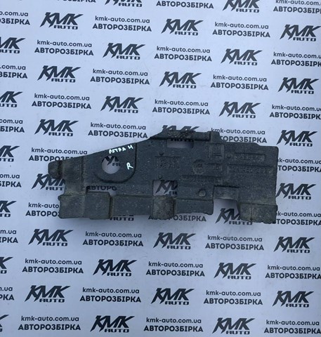 Кронштейн кріплення бампера переднього правий 24460292 GM