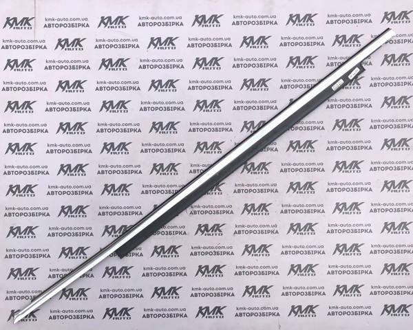 Молдинг опускного скла нижній, двері передньої, лівої 8R0853283F VAG