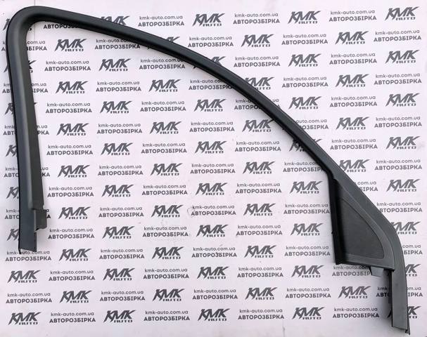 Пластик п'ятих дверей 8R0867609 VAG