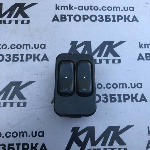 Кнопки переднього лівого склопід'ємника 90561088 GM