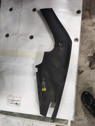 Накладка переднього правого крила 106047900B TESLA