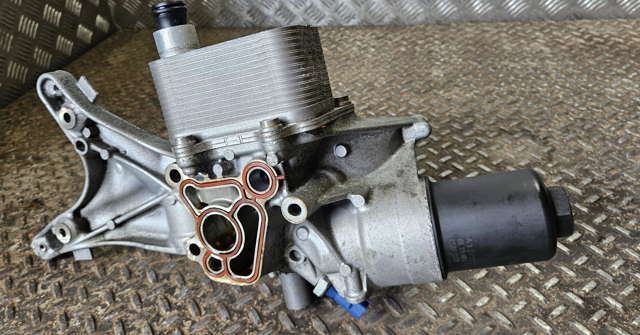 Кріплення генератора 06L903143D VAG