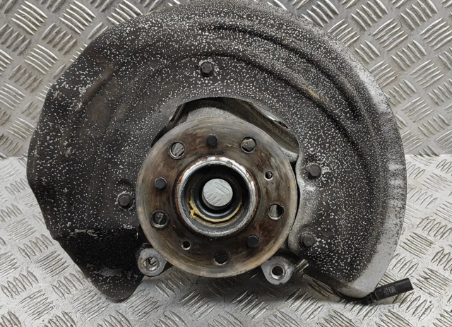 Маточина колеса передня 31108098971 BMW