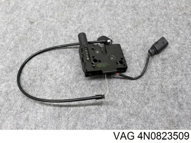 Запор капота (замок і привід замка капота) 4N0823509 VAG
