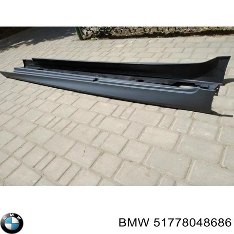 Накладка зовнішня (молдинг) порога, правий 51778048686 BMW