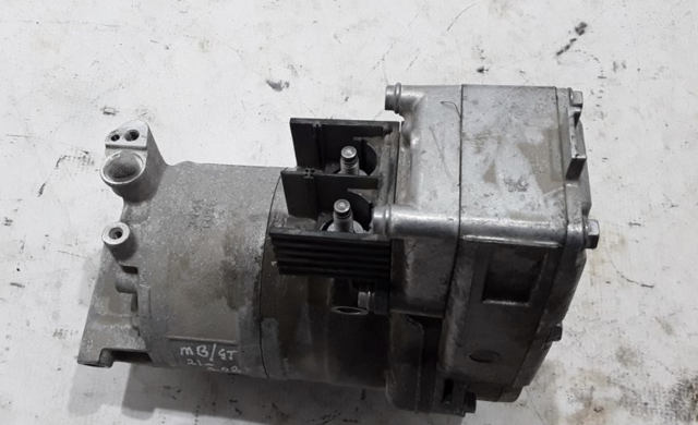 Компресор кліматичної установки A0008302601 MERCEDES