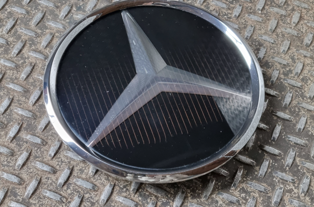 Емблема на решітку радіатора A0008880500 MERCEDES