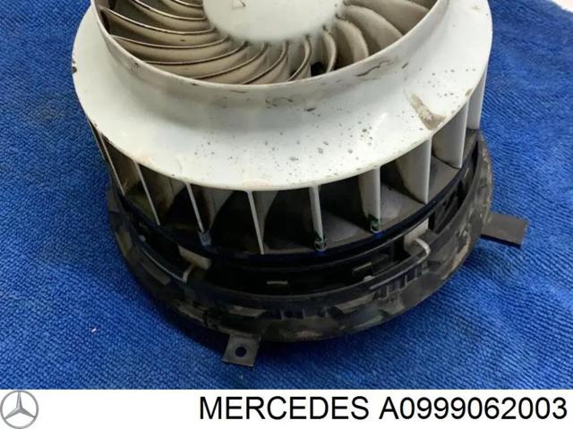 Двигун вентилятора пічки (обігрівача салону) A0999062003 MERCEDES