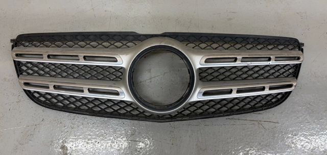 Кронштейн бампера заднього, правий A1668850140 MERCEDES