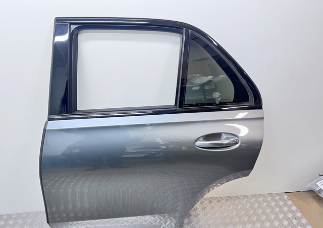 Двері задні A1677308111 MERCEDES