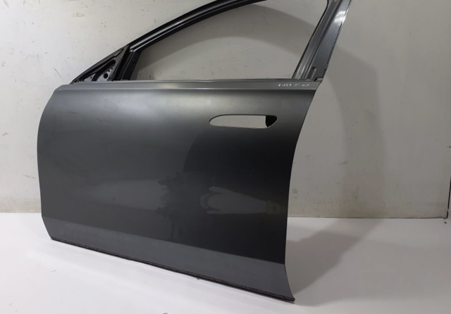 Водійські двері A2237200300 MERCEDES