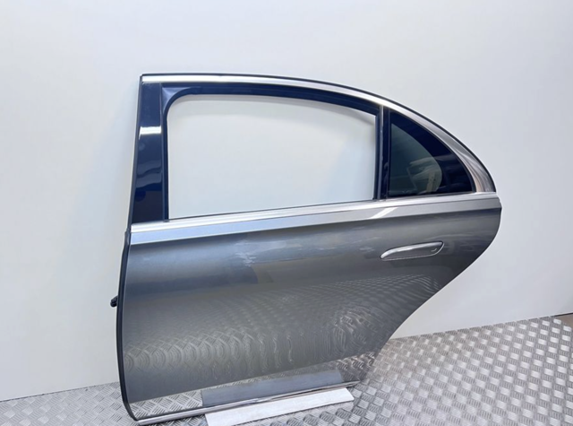 Двері задні A2237300300 MERCEDES
