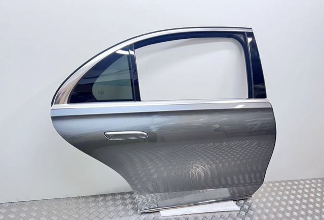 Двері пасажирські задні праві A2237300400 MERCEDES