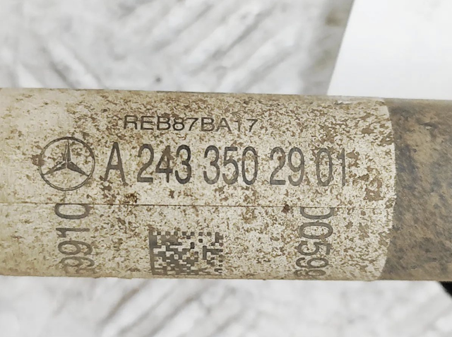 Піввісь задня A2433502901 MERCEDES