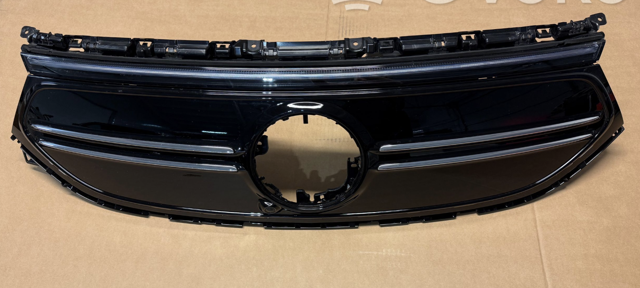 Кронштейн решітки радіатора A2438882500 MERCEDES