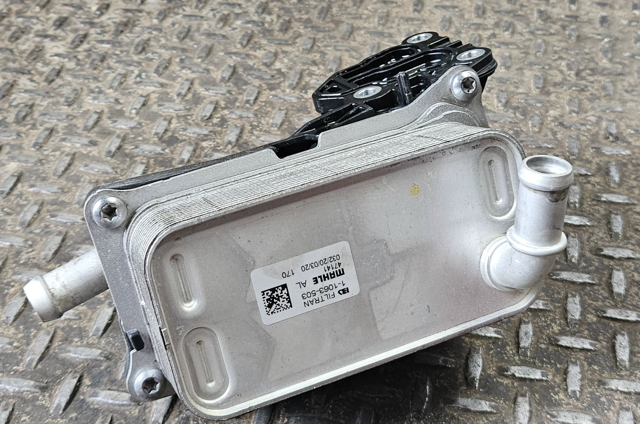 Радіатор охолодження, АКПП A2465010501 MERCEDES