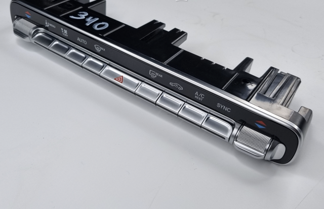 Блок кнопок центральної консолі A2479056703 MERCEDES