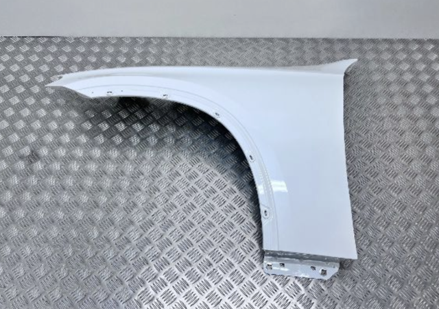 Переднє ліве крило A2548809300 MERCEDES