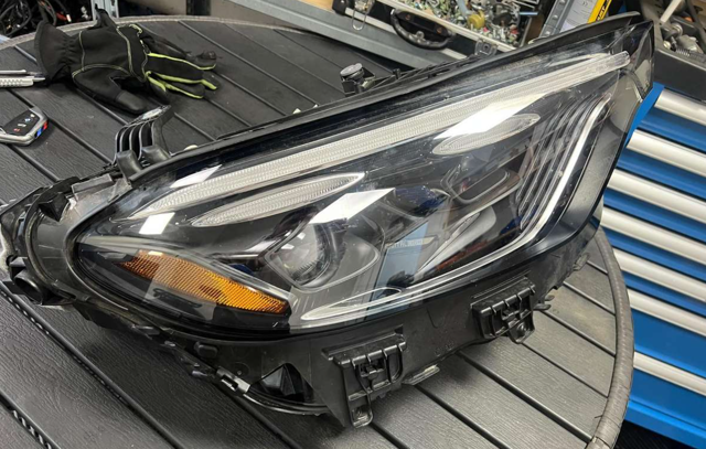 Фара правая A2549062802 MERCEDES