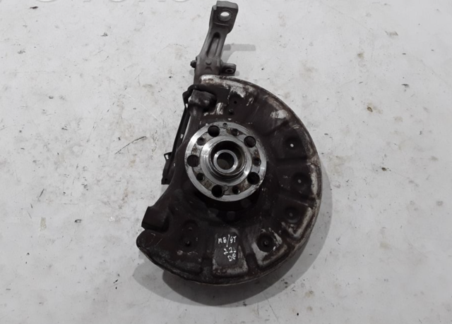 Кулак поворотний передній правий A2903306600 MERCEDES