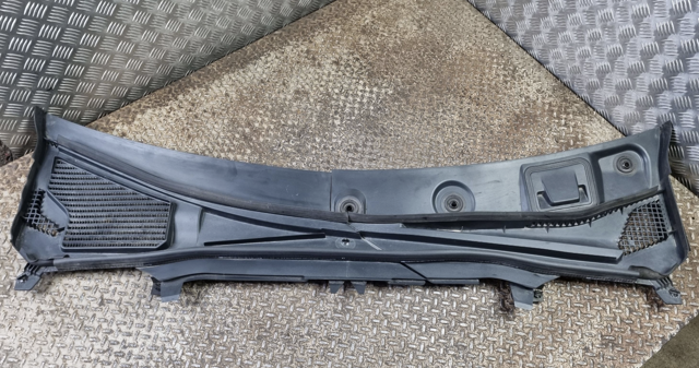 Водостік лобового скла, жабо A2978301700 MERCEDES