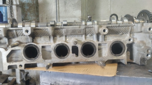 Головка блока циліндрів (ГБЦ) FM5Z6049C FORD