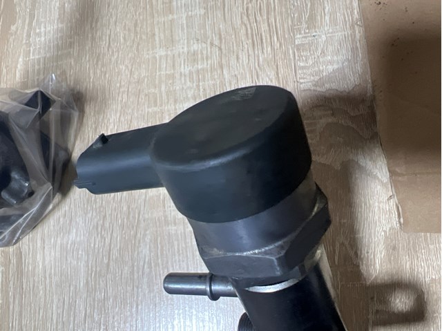 Регулятор тиску палива 0281006209 BOSCH