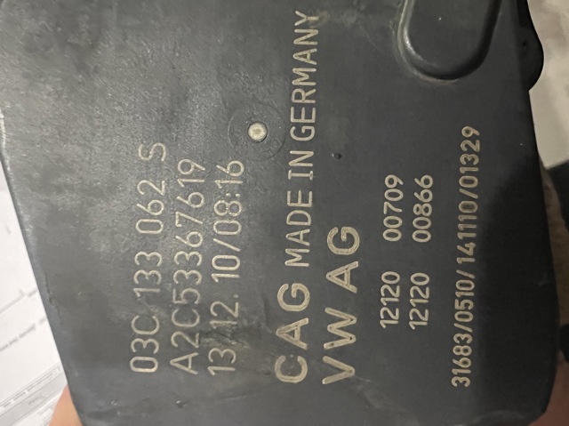 Дросільна заслінка в зборі 03C133062S VAG